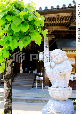 [Hiroshima] Miyajima Misen Daishoin in early summer, Jizo and fresh green of Fukumi in front of Chokugan-ji 72875735