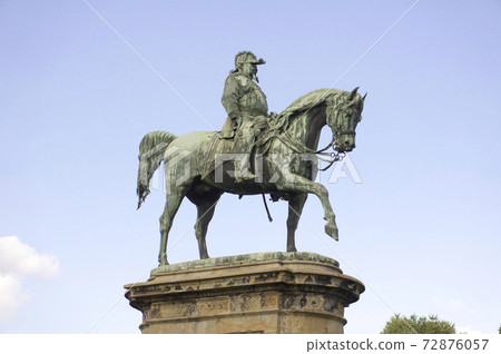 Italian statue knight 72876057
