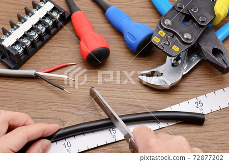 Electrician tool set CVV cable strip with an electric knife 72877202