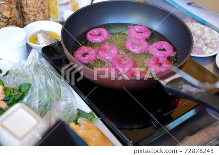 frying purple sweet potato doughnut. deep fried dessert 72878243