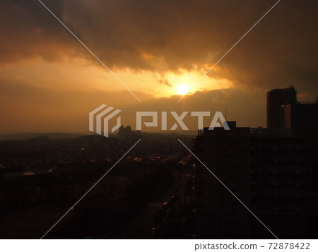 Urban sunset 72878422