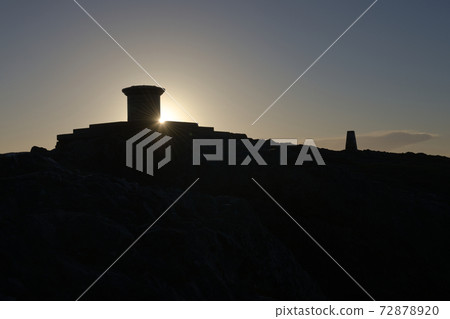 Sun flare from behind toposcope at worcestershire beacon at sunrise 72878920