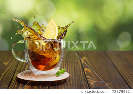 cup with tea splash 72879982