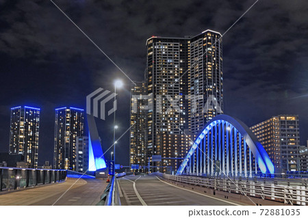 從築地大橋看的勝都公寓(夜景) 從築地大橋看的勝都公寓(夜景) 72881035