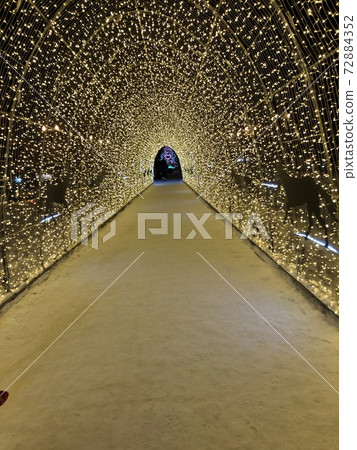 函館大門的照明隧道 72884352