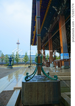Higashi Honganji Temple where it rains lightly, rain gutters and rainwater receivers, Kyoto Tower Higashi Honganji Temple where it rains lightly, rain gutters and rainwater receivers, Kyoto Tower 72885774