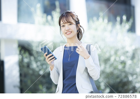 戶外女商人 72886578