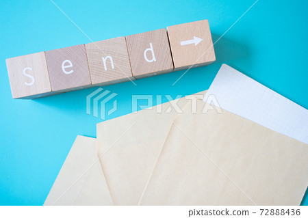Envelope mailing ｜ Send characters made from 3 tea envelopes and building blocks ｜ Image of job hunting 72888436