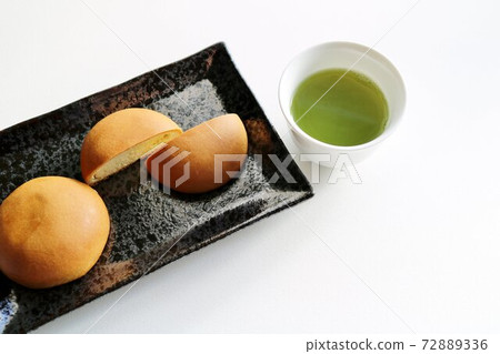 Sweets Japanese sweets Shiroan steamed buns Green tea 72889336