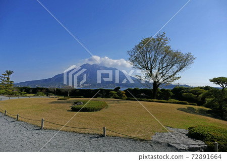 Sakurajima seen from Sengan-en, Kagoshima Prefecture Sakurajima seen from Sengan-en, Kagoshima Prefecture 72891664
