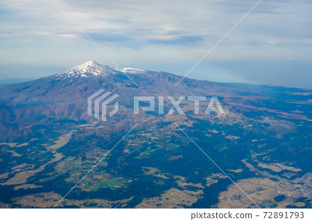 秋葉季節鳥山的鳥瞰圖 72891793