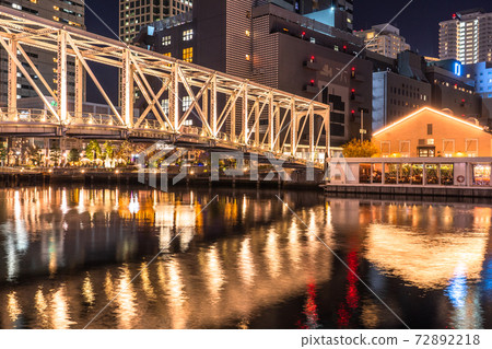 《東京》東京灣地區天王洲島的夜景 72892218