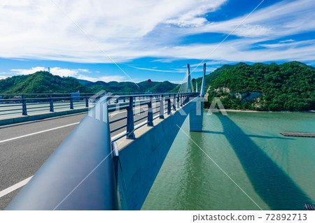 "Bizen ♡ Hinase Ohashi" or "Bizen Nissei Ohashi" over Nissei Bay in the Seto Inland Sea 72892713