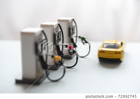 Gas station filling machine 72892745