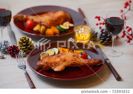 Roast chicken for Christmas, roast leg, grilled chicken thighs, teriyaki chicken, Christmas dishes, chicken. 72893832