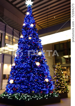 Eve's night blue fashionable Christmas tree 72894273