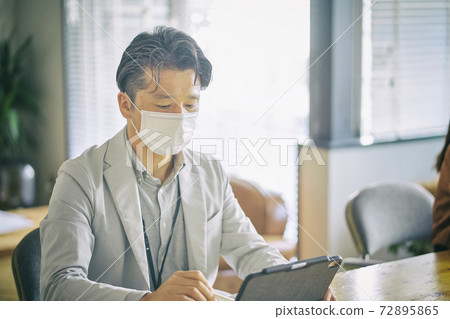 Men who work with masks Men who work with masks 72895865