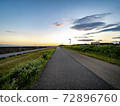黃昏的天空和道路 72896760