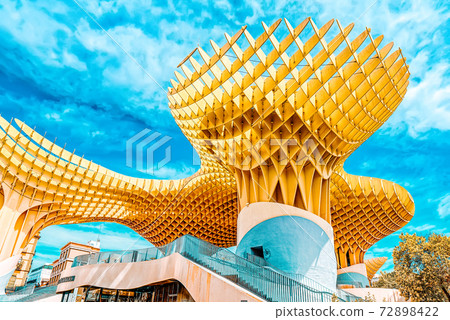 Metropol Parasol is a wooden structure located at La Encarnacion 72898422