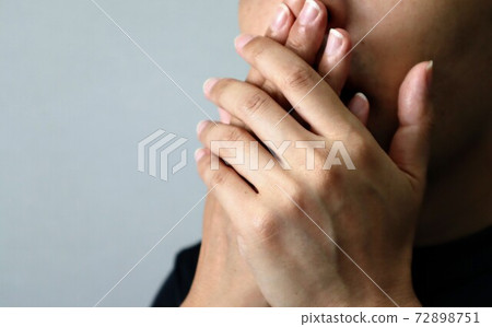 一個驚訝的人的特寫 一個驚訝的人的特寫 72898751