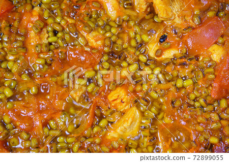 Mung beans cooking with Turkey and tomatoes. close-up 72899055
