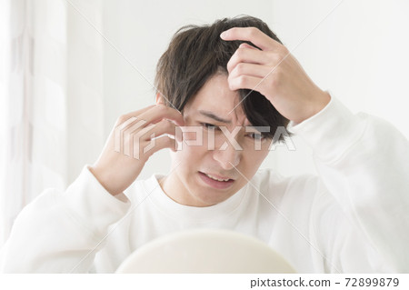 Men who care about their hairline Men who care about their hairline 72899879