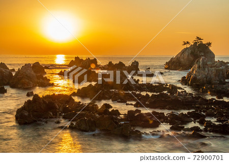 Sunrise over the sea at Haesindang, Samcheok Sunrise over the sea at Haesindang, Samcheok 72900701