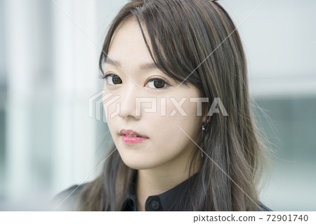 Young woman gazing 72901740