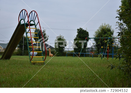 草坪公園和遊樂設備 草坪公園和遊樂設備 72904532