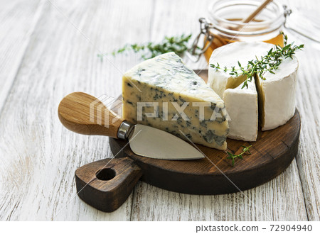 Various types of cheese,  blue cheese,  bree, camambert and honey 72904940