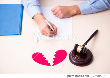 Young man in courthouse in divorcing concept Young man in courthouse in divorcing concept 72905169