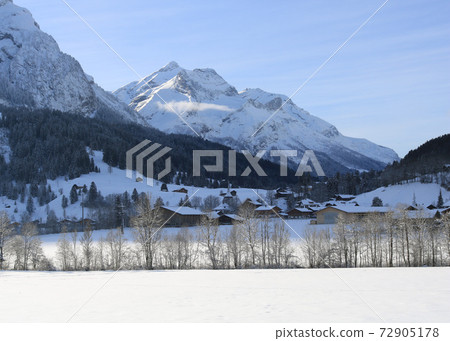 Village Gsteig bei Gstaad and Mount Oldenhorn in winter. Village Gsteig bei Gstaad and Mount Oldenhorn in winter. 72905178