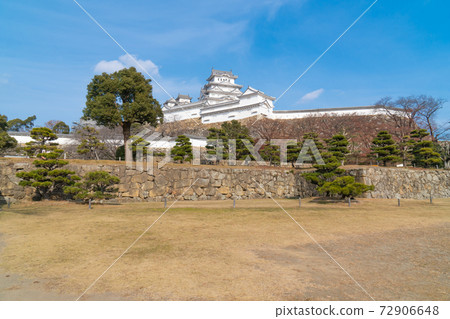Himeji Castle castle tower (taken from Sannomaru Square) 72906648