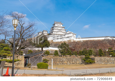 Himeji Castle castle tower (taken from Sannomaru Square) 72906649