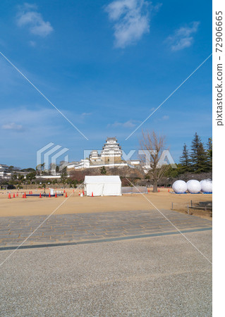 Himeji Castle castle tower (taken from Sannomaru Square) 72906665