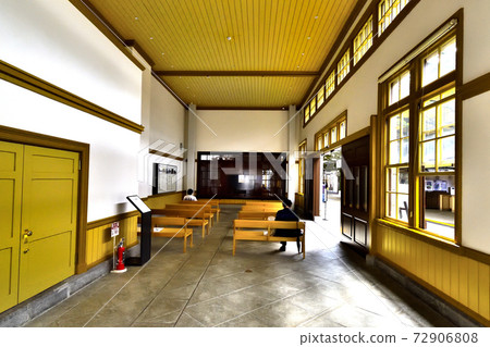 Inside the Mojiko station building Inside the Mojiko station building 72906808