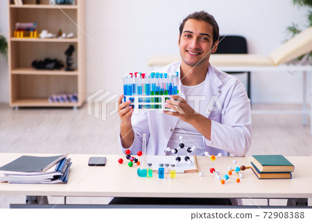 Young male chemist working in the lab 72908388