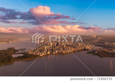 Aerial view of Stanley Park and Downtown Vancouver 72908735