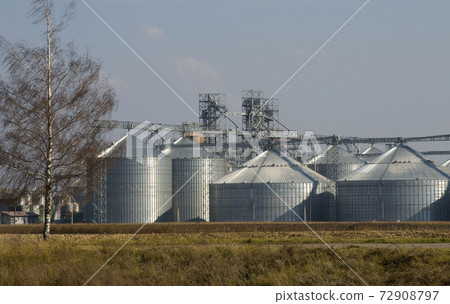 Grain elevators_ Grain elevators_ 72908797
