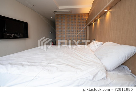 Interior of a business hotel room 72911990