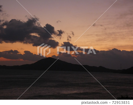 Winter sunrise in the sea of Toba Winter sunrise in the sea of Toba 72913831