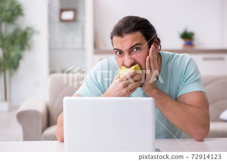 Young man suffering from toothache 72914123