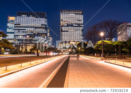 《Tokyo》 Night view / office district in Marunouchi 《Tokyo》 Night view / office district in Marunouchi 72919219