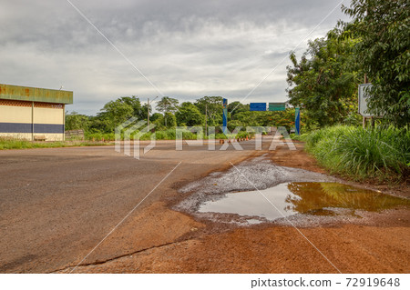 highway in the city of cassilandia highway in the city of cassilandia 72919648