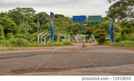 highway in the city of cassilandia 72919650