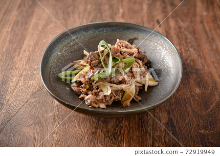 蔥炒牛肉和柚子胡椒 蔥炒牛肉和柚子胡椒 72919949