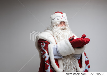 Xmas new year celebrating elderly man in Santa 72920533