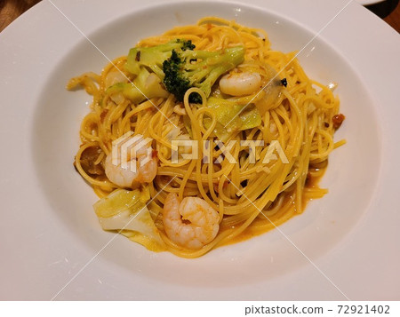 Shrimp and broccoli pasta Shrimp and broccoli pasta 72921402