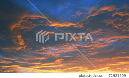 Scenery of the sunset sky (near Kawaguchi City, Saitama Prefecture) Scenery of the sunset sky (near Kawaguchi City, Saitama Prefecture) 72923809