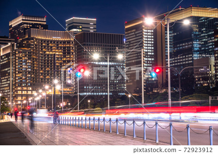 《東京》皇宮外苑丸之內辦公區夜景 《東京》皇宮外苑丸之內辦公區夜景 72923912